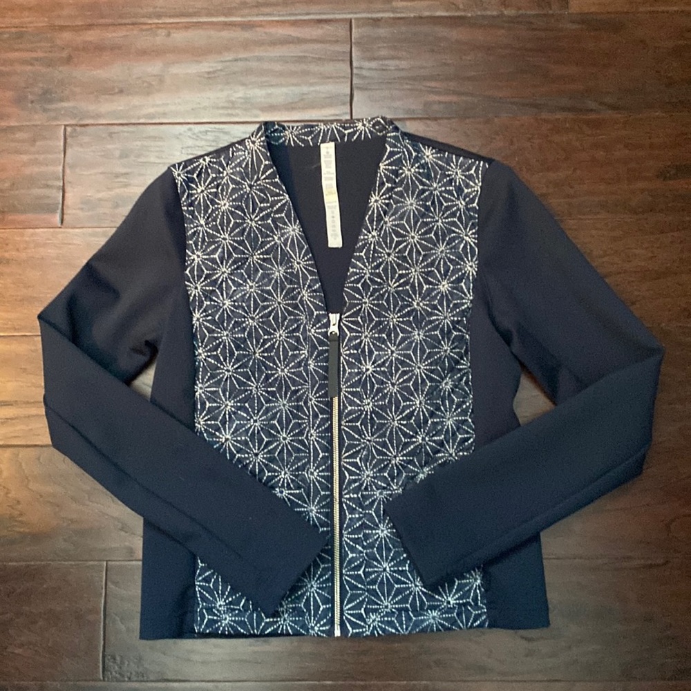 Lululemon blazer, turns your athletic look into work casual. Like new, worn once